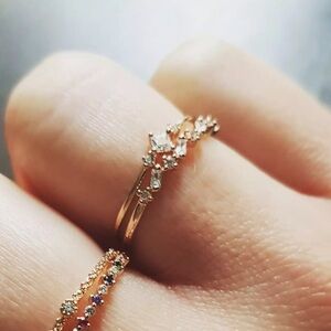 Dainty rose gold paired ring set